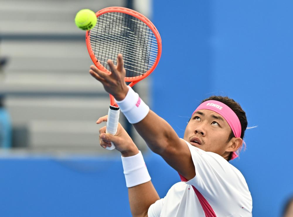 篮球篮网球员赛前热身状态良好